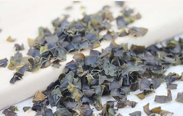dehydrated kelp flakes