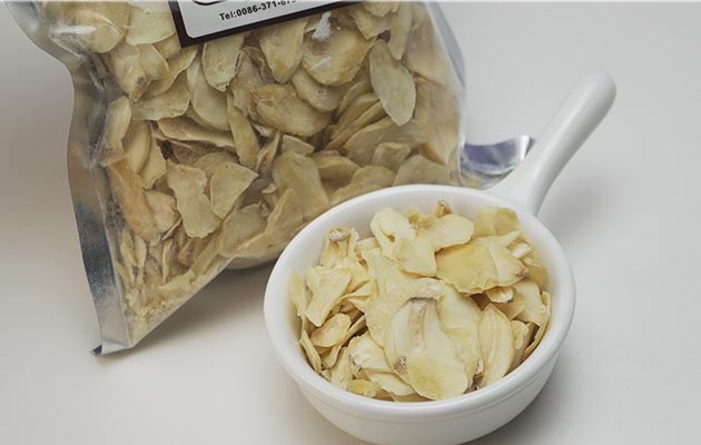 dehydrated garlic flakes